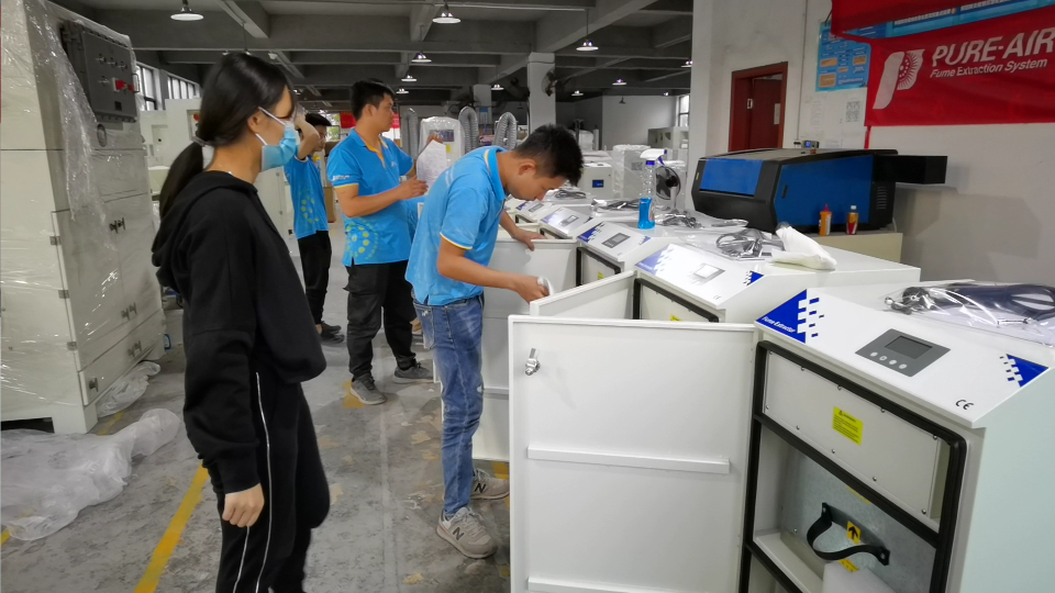 拋光車間除塵器，執(zhí)信環(huán)保為工業(yè)加工提供除塵設(shè)備。